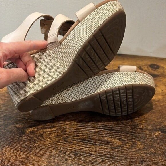 Clarks taupe wedge leather sandal size 7 - Picture 6 of 7